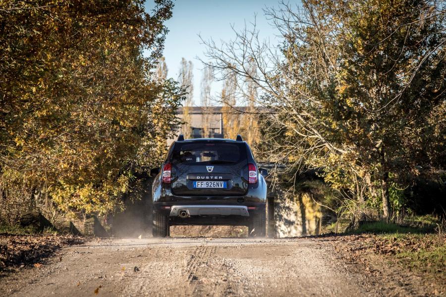  Dacia Duster Black Shadow 2016 года  (фото 25 из 28)